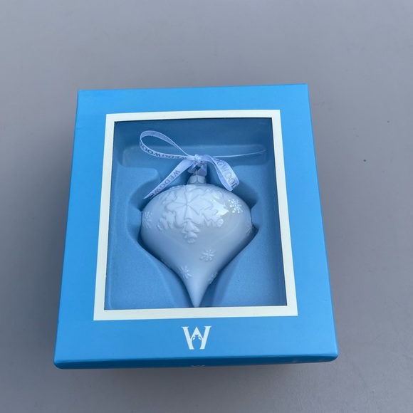 Wedgwood Christmas Relief Ornament In White New In Box - Picture 2 of 4